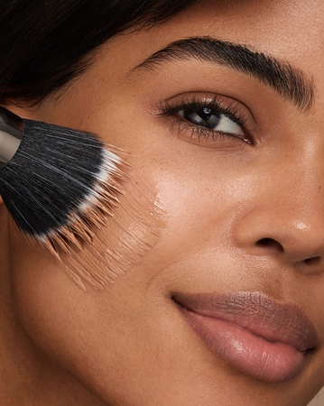 KIKO Milano Skin Lover Intensive Serum Foundation langlebiges Flüssig Make-up mit feuchtigkeitsspendender Wirkung