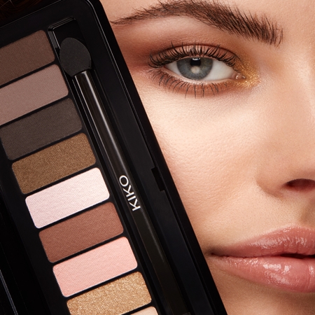 KIKO Milano Soft Nude Palette mit 10 Lidschatten mit einem Pinsel