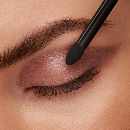 KIKO Milano Soft Nude Palette mit 10 Lidschatten mit einem Pinsel