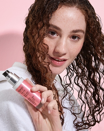 KIKO Milano Spiral Shine Hair Biphasic Definer Spray ausspülfreier Conditioner im Spray Lockenpflege für lockiges Haar