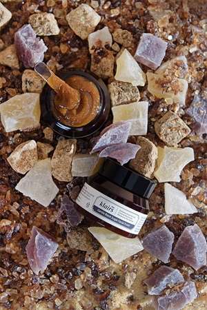 Klairs Gentle Black Sugar Facial Polish kosteuttava kasvokuorinta