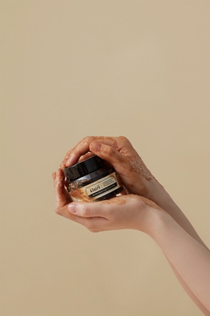 Klairs Gentle Black Sugar Facial Polish kosteuttava kasvokuorinta