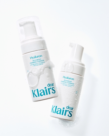 Dear Klairs Rich Moist Foaming Cleanser puhdistusvaahto kosteuttava vaikutus