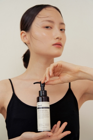 Klairs Gentle Black Deep Cleansing Oil Deep Cleansing Oil for oily skin