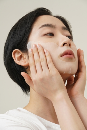 Klairs Rich Moist Soothing Tencel Sheet Mask Calming Face Sheet Mask with moisturising effect