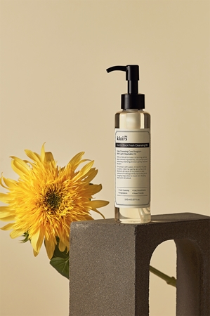 Klairs Gentle Black Fresh Cleansing Oil Gentle Cleansing Oil for oily skin
