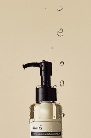 Klairs Gentle Black Fresh Cleansing Oil Gentle Cleansing Oil for oily skin