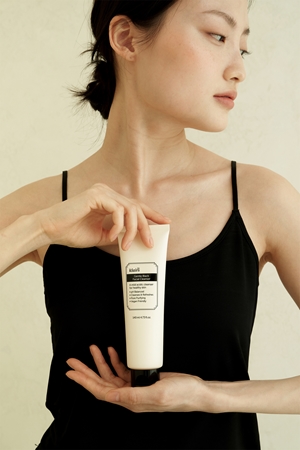 Klairs Gentle Black Facial Cleanser gel nettoyant doux peaux sensibles