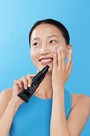 Klairs Midnight Blue Clearing Water Cream Light Moisturizing Cream to brighten and smooth the skin