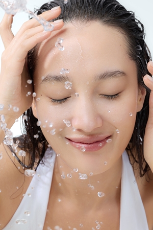 Dear Klairs Vitamin Pore Clay Mask Cleanser nawilżająca pianka oczyszczająca z efektem rozświetlającym