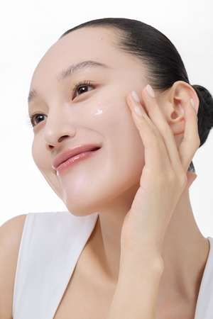 Dear Klairs Freshly Juiced Vitamin Essence Toner delikatny tonik do twarzy do rozjaśnienia i nawilżenia