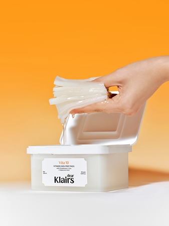 Dear Klairs Freshly Juiced Vitamin Skin Prep Pad tonizujące płatki do twarzy do rozjaśnienia i nawilżenia
