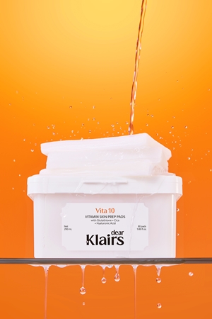 Dear Klairs Freshly Juiced Vitamin Skin Prep Pad tonizujące płatki do twarzy do rozjaśnienia i nawilżenia