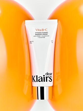 Dear Klairs Vitamin Toning Barrier Cream rozświetlający krem nawilżający dla wzmocnienia bariery ochronnej skóry