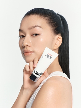 Dear Klairs Vitamin Toning Barrier Cream rozświetlający krem nawilżający dla wzmocnienia bariery ochronnej skóry