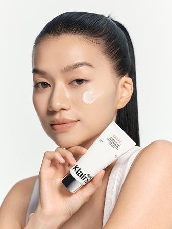 Dear Klairs Vitamin Toning Barrier Cream rozświetlający krem nawilżający dla wzmocnienia bariery ochronnej skóry