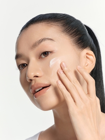 Dear Klairs Vitamin Toning Barrier Cream rozświetlający krem nawilżający dla wzmocnienia bariery ochronnej skóry