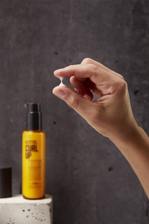 KMS Curl Up Perfecting Lotion στάιλινγκ γαλάκτωμα για σπαστά και σγουρά μαλλιά