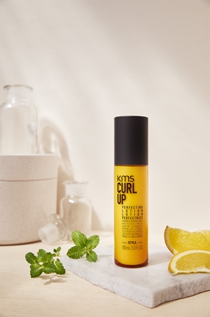 KMS Curl Up Perfecting Lotion στάιλινγκ γαλάκτωμα για σπαστά και σγουρά μαλλιά
