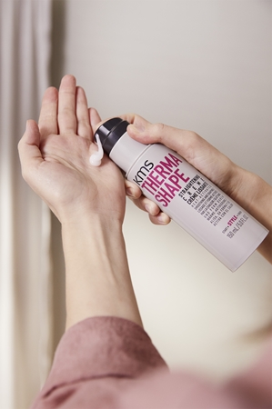 KMS Thermashape Straightening Creme krém na vlasy pro narovnání vlasů