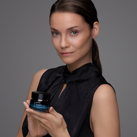 KORIKA Korean Heritage Silk & 8 Types of Hyaluronic Acid Skin Barrier Gel Cream hydraterende, kalmerende gelcrème