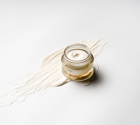 Korres White Pine Meno-Reverse™ siero in crema per pelli mature