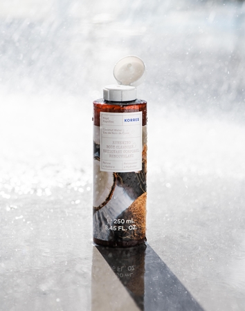 Korres Coconut Water suihkugeeli sisältää kookosta