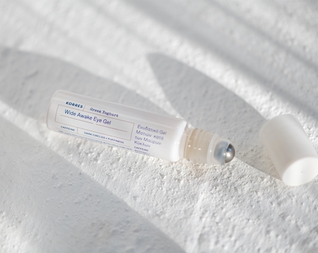 Korres Greek Yoghurt sérum iluminador de olhos roll-on