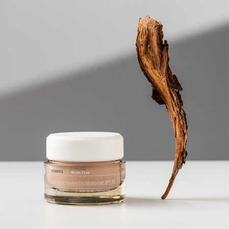Korres White Pine Meno-Reverse™ regenerační a zpevňující krém SPF 20