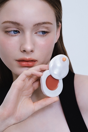 KUNDAL Objet Dew Drop Lip Glaze Balm tönender Lippenbalsam mit feuchtigkeitsspendender Wirkung