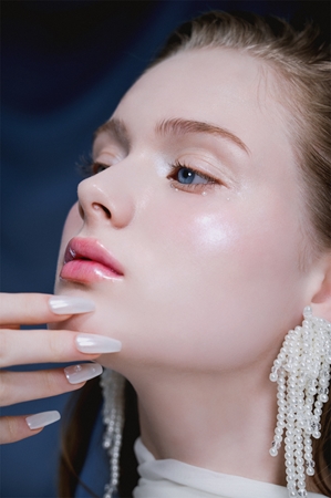 KUNDAL Objet Dew Drop Lip Glaze Balm Tinted Lip Balm with moisturising effect