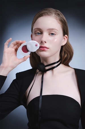 KUNDAL Objet Dew Drop Lip Glaze Balm tönender Lippenbalsam mit feuchtigkeitsspendender Wirkung