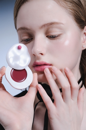 KUNDAL Objet Dew Drop Lip Glaze Balm tönender Lippenbalsam mit feuchtigkeitsspendender Wirkung