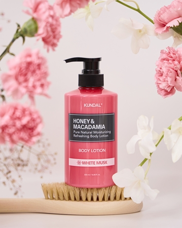 KUNDAL Honey & Macadamia White Musk latte nutriente corpo effetto idratante