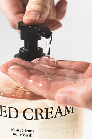 KUNDAL Objet Moist Gleam Body Wash gel douche parfumé pour une hydratation intense