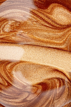 KUNDAL Objet Satin Glow Shimmer Oil Glitzeröl mit feuchtigkeitsspendender Wirkung