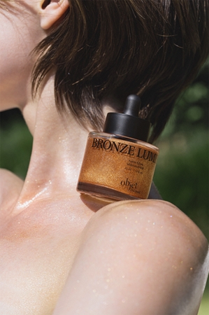 KUNDAL Objet Satin Glow Shimmer Oil Glitzeröl mit feuchtigkeitsspendender Wirkung