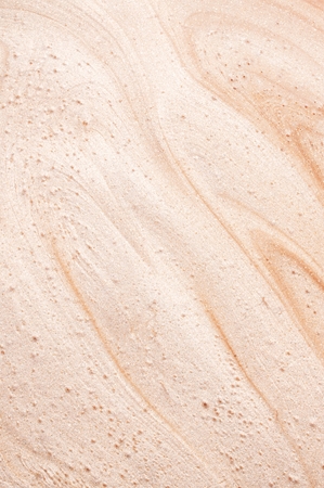 KUNDAL Objet Satin Glow Shimmer Oil huile pailletée pour un effet naturel