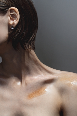 KUNDAL Objet Satin Glow Shimmer Oil Glitzeröl mit feuchtigkeitsspendender Wirkung