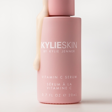 Kylie Cosmetics Kylie Skin Vitamin C Serum Uppljusande serum med vitamin C