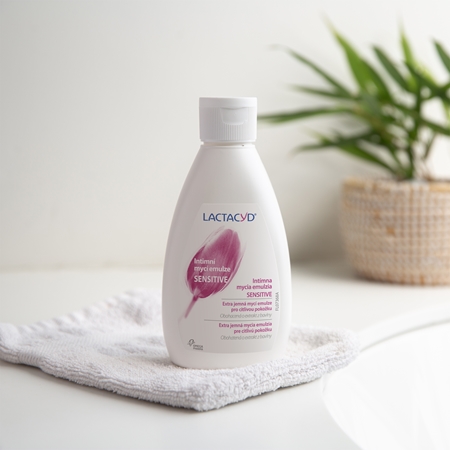 Lactacyd Sensitive feminine wash emulsion notino