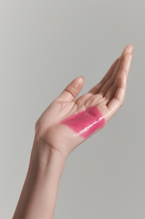 Laka Fruity Glam Tint brillant à lèvres longue tenue pour un effet naturel