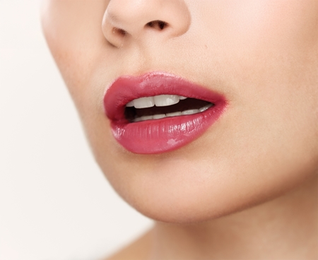 Laka Fruity Glam Tint brillant à lèvres longue tenue pour un effet naturel