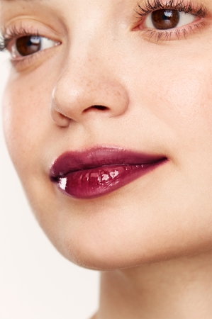 Laka Fruity Glam Tint dolgoobstojni sijaj za ustnice z vlažilnim učinkom