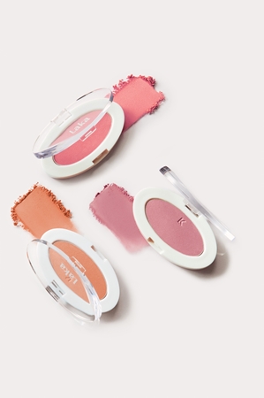 Laka Love Silk Blush πουδρέ ρουζ για μια υγιή εμφάνιση