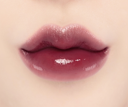 Laka Bonding Glow Lipstick rouge à lèvres longue tenue pour une hydratation et une brillance