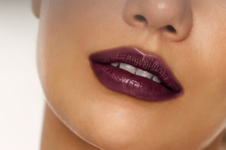 Laka Fruity Glam Tint brillant à lèvres longue tenue pour un effet naturel