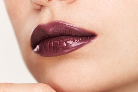 Laka Fruity Glam Tint brillant à lèvres longue tenue pour un effet naturel