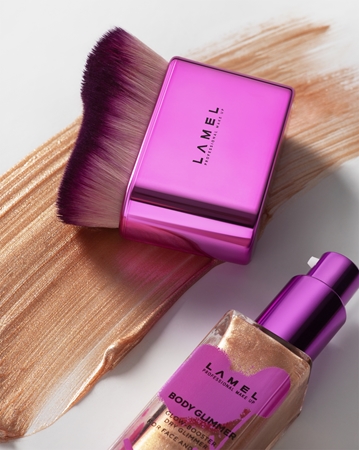 LAMEL Kabuki Brush 360° kabuki kist za lice i tijelo