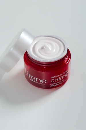 Lirene Hydration & Nourishment Moisturizing Cherry Light Refreshing Moisturiser with Cherry and Lemon